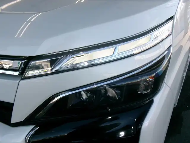 トヨタ ヴォクシー ハイブリッド ZS 煌 群馬県 2018(平30)年 5.1万km ホワイトパールクリスタルシャイン Toyota Safety Sense C/純正SDナビ/バックカメラ/両側パワースライドドア/シートヒーター/クルーズコントロール/2.0ETC/ニーエアバッグ