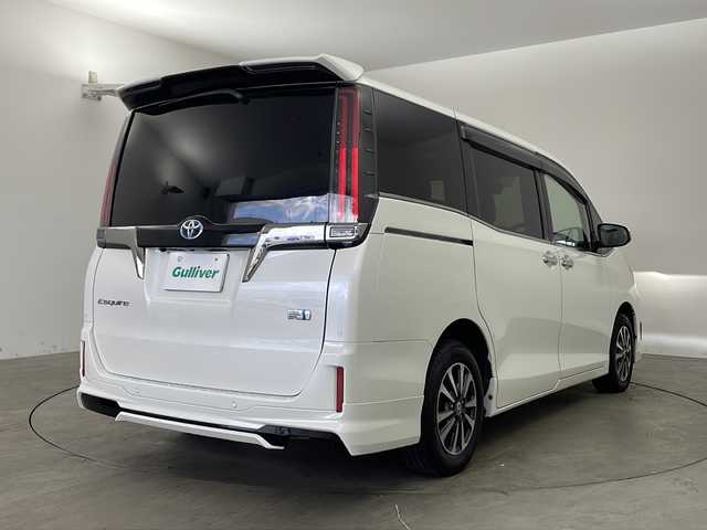 トヨタ エスクァイア ハイブリッド Gi プレミアムパッケージ ブラックテーラード 兵庫県 2021(令3)年 5.8万km ホワイトパールクリスタルシャイン ・社外9インチSDナビ（X9NX）/CD/DVD/SD/BT/フルセグ/・バックカメラ/・ビルトインETC/・Toyota　Safety　Sense/プリクラッシュセーフティ/レーンディパチャーアラート/オートマチックハイビーム/先行車発進告知/・クルーズコントロール/・横滑り防止装置/・パーキングサポートブレーキ/・車両接近通報装置/・両側パワースライドドア/・ステアリングスイッチ/・ステアリングヒーター/・合皮シート/・前席シートヒーター/・純正フロアマット/・ＬＥＤヘッドライト/・オートライト/・純正15インチアルミホイール/・ドライブレコーダー/・スマートキー/・スペアキー/・クリアランスソナー/・取扱説明書/・保証書