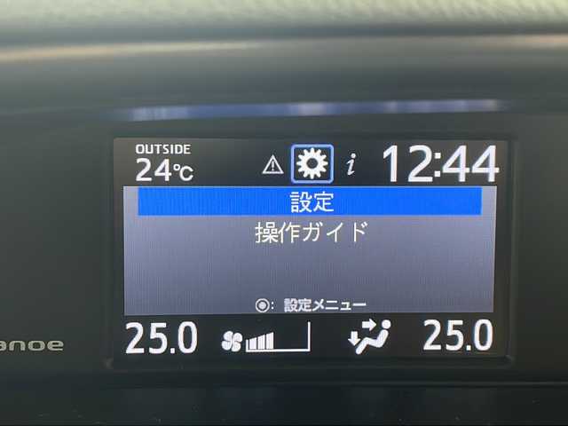 トヨタ エスクァイア ハイブリッド Gi プレミアムパッケージ ブラックテーラード 福岡県 2021(令3)年 5.8万km ホワイトパールクリスタルシャイン ・社外9インチSDナビ（X9NX）/CD/DVD/SD/BT/フルセグ/・バックカメラ/・ビルトインETC/・Toyota　Safety　Sense/プリクラッシュセーフティ/レーンディパチャーアラート/オートマチックハイビーム/先行車発進告知/・クルーズコントロール/・横滑り防止装置/・パーキングサポートブレーキ/・車両接近通報装置/・両側パワースライドドア/・ステアリングスイッチ/・ステアリングヒーター/・合皮シート/・前席シートヒーター/・純正フロアマット/・ＬＥＤヘッドライト/・オートライト/・純正15インチアルミホイール/・ドライブレコーダー/・スマートキー/・スペアキー/・クリアランスソナー/・取扱説明書/・保証書