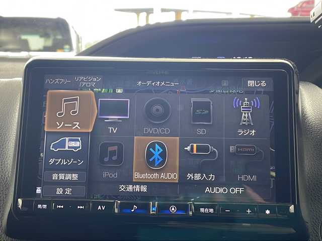 トヨタ エスクァイア ハイブリッド Gi プレミアムパッケージ ブラックテーラード 福岡県 2021(令3)年 5.8万km ホワイトパールクリスタルシャイン ・社外9インチSDナビ（X9NX）/CD/DVD/SD/BT/フルセグ/・バックカメラ/・ビルトインETC/・Toyota　Safety　Sense/プリクラッシュセーフティ/レーンディパチャーアラート/オートマチックハイビーム/先行車発進告知/・クルーズコントロール/・横滑り防止装置/・パーキングサポートブレーキ/・車両接近通報装置/・両側パワースライドドア/・ステアリングスイッチ/・ステアリングヒーター/・合皮シート/・前席シートヒーター/・純正フロアマット/・ＬＥＤヘッドライト/・オートライト/・純正15インチアルミホイール/・ドライブレコーダー/・スマートキー/・スペアキー/・クリアランスソナー/・取扱説明書/・保証書