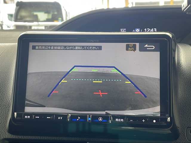 トヨタ エスクァイア ハイブリッド Gi プレミアムパッケージ ブラックテーラード 福岡県 2021(令3)年 5.8万km ホワイトパールクリスタルシャイン ・社外9インチSDナビ（X9NX）/CD/DVD/SD/BT/フルセグ/・バックカメラ/・ビルトインETC/・Toyota　Safety　Sense/プリクラッシュセーフティ/レーンディパチャーアラート/オートマチックハイビーム/先行車発進告知/・クルーズコントロール/・横滑り防止装置/・パーキングサポートブレーキ/・車両接近通報装置/・両側パワースライドドア/・ステアリングスイッチ/・ステアリングヒーター/・合皮シート/・前席シートヒーター/・純正フロアマット/・ＬＥＤヘッドライト/・オートライト/・純正15インチアルミホイール/・ドライブレコーダー/・スマートキー/・スペアキー/・クリアランスソナー/・取扱説明書/・保証書