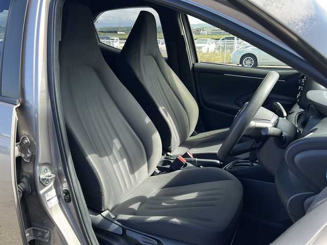 トヨタ ヤリス G 富山県 2021(令3)年 2.5万km アバンギャルドブロンズメタリック 純正ナビ/バックカメラ/クルーズコントロール/スマートキー/電動格納ミラー/ＥＴＣ/プッシュスタート/純正フロアマット/横滑り防止装置/盗難防止装置/サイドエアバック/オートマチックハイビーム