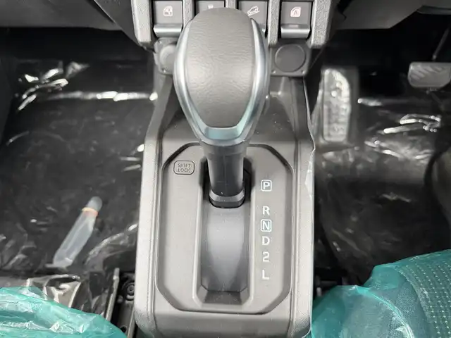 スズキ ジムニー ノマド FC 愛知県 2025(令7)年 0.1千km 黒 登録済未使用車/登録時走行距離26km/4WD/デュアルカメラブレーキサポート/革巻きステアリング/ステアリングリモコン/アダプティブクルーズコントロール/前席シートヒーター/ミラーヒーター/アイドリングストップ