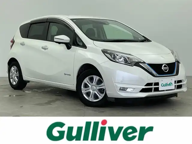 日産 ノート e－パワー X 富山県 2018(平30)年 3.7万km ブリリアントホワイトパール 純正ナビ（AM/FM/DVD/BT/フルセグ）/全方位カメラ/ドライブレコーダー/ETC/デジタルインナーミラー/衝突被害軽減システム/レーンキープアシスト/コーナーセンサー/横滑り防止装置/アイドリングストップ/純正フロアマット/オートLEDライト/フォグライト/ステアリングスイッチ/スマートキー