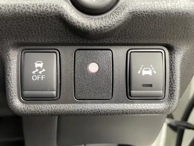 日産 ノート e－パワー X 富山県 2018(平30)年 3.7万km ブリリアントホワイトパール 純正ナビ（AM/FM/DVD/BT/フルセグ）/全方位カメラ/ドライブレコーダー/ETC/デジタルインナーミラー/衝突被害軽減システム/レーンキープアシスト/コーナーセンサー/横滑り防止装置/アイドリングストップ/純正フロアマット/オートLEDライト/フォグライト/ステアリングスイッチ/スマートキー