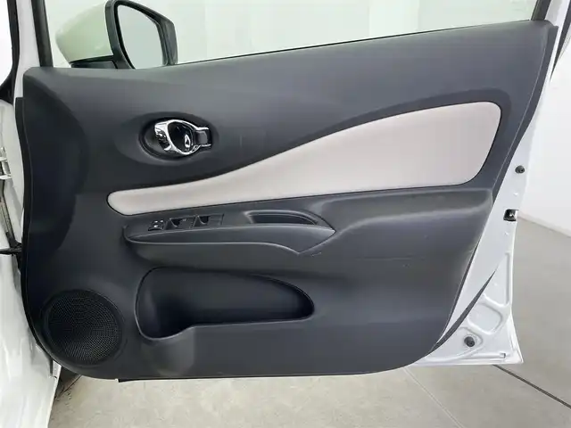 日産 ノート e－パワー X 富山県 2018(平30)年 3.7万km ブリリアントホワイトパール 純正ナビ（AM/FM/DVD/BT/フルセグ）/全方位カメラ/ドライブレコーダー/ETC/デジタルインナーミラー/衝突被害軽減システム/レーンキープアシスト/コーナーセンサー/横滑り防止装置/アイドリングストップ/純正フロアマット/オートLEDライト/フォグライト/ステアリングスイッチ/スマートキー