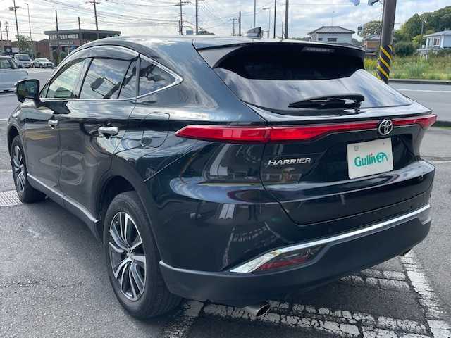 トヨタ ハリアー G 神奈川県 2021(令3)年 11.7万km プレシャスブラックパール ・純正メモリーナビ（BT/USB/AUX）/・バックカメラ/・デジタルインナーミラー（前後方録画付き）/・ETC2.0/・衝突軽減システム/・レーンキープアシスト/・横滑り防止装置/・LEDヘッドライト/・フォグライト/・オートライト/・オートマチックハイビーム/・前後コーナーセンサー/・純正１８インチAW/・スマートキー/・スペアキー