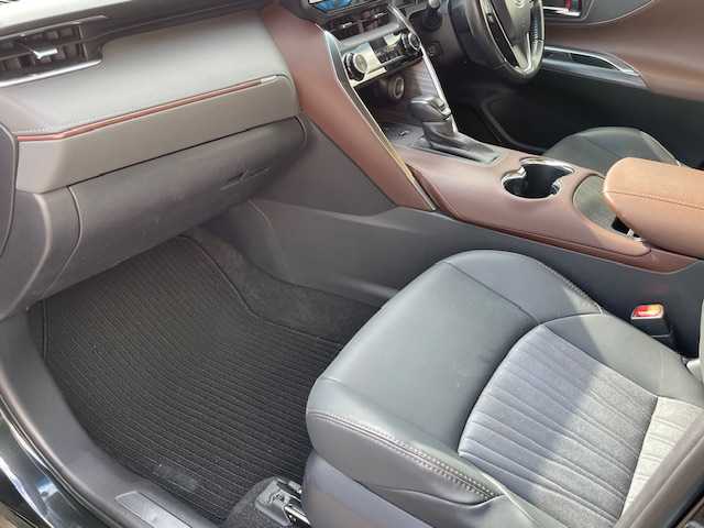 トヨタ ハリアー G 神奈川県 2021(令3)年 11.7万km プレシャスブラックパール ・純正メモリーナビ（BT/USB/AUX）/・バックカメラ/・デジタルインナーミラー（前後方録画付き）/・ETC2.0/・衝突軽減システム/・レーンキープアシスト/・横滑り防止装置/・LEDヘッドライト/・フォグライト/・オートライト/・オートマチックハイビーム/・前後コーナーセンサー/・純正１８インチAW/・スマートキー/・スペアキー