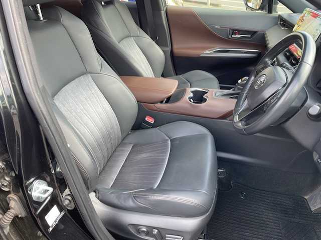 トヨタ ハリアー G 神奈川県 2021(令3)年 11.7万km プレシャスブラックパール ・純正メモリーナビ（BT/USB/AUX）/・バックカメラ/・デジタルインナーミラー（前後方録画付き）/・ETC2.0/・衝突軽減システム/・レーンキープアシスト/・横滑り防止装置/・LEDヘッドライト/・フォグライト/・オートライト/・オートマチックハイビーム/・前後コーナーセンサー/・純正１８インチAW/・スマートキー/・スペアキー