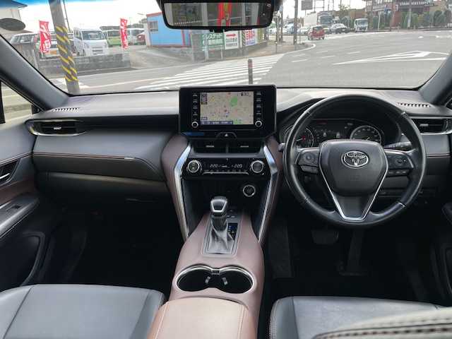 トヨタ ハリアー G 神奈川県 2021(令3)年 11.7万km プレシャスブラックパール ・純正メモリーナビ（BT/USB/AUX）/・バックカメラ/・デジタルインナーミラー（前後方録画付き）/・ETC2.0/・衝突軽減システム/・レーンキープアシスト/・横滑り防止装置/・LEDヘッドライト/・フォグライト/・オートライト/・オートマチックハイビーム/・前後コーナーセンサー/・純正１８インチAW/・スマートキー/・スペアキー