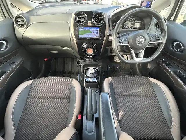 日産 ノート e－パワー メダリスト 奈良県 2020(令2)年 4.5万km ブリリアントホワイトパール 社外ナビ（MDV-S707W）/BT/CD/USB/SD/TV//ハーフレザーシート/デジタルインナーミラー/衝突軽減システム/レーンキープアシスト/コーナーセンサー/追従式レーダークルコン/横滑り防止装置/バックカメラ/社外ドラレコ/社外ETC/純正フロアマット/プッシュスタート/オートLEDライト/保証書・取説付