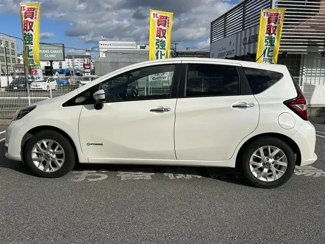 日産 ノート e－パワー メダリスト 奈良県 2020(令2)年 4.5万km ブリリアントホワイトパール 社外ナビ（MDV-S707W）/BT/CD/USB/SD/TV//ハーフレザーシート/デジタルインナーミラー/衝突軽減システム/レーンキープアシスト/コーナーセンサー/追従式レーダークルコン/横滑り防止装置/バックカメラ/社外ドラレコ/社外ETC/純正フロアマット/プッシュスタート/オートLEDライト/保証書・取説付