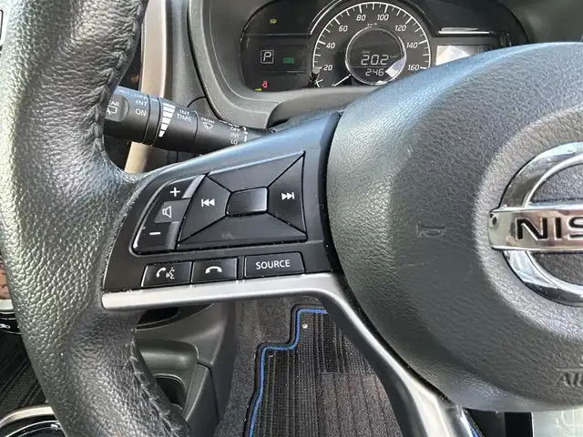 日産 ノート e－パワー メダリスト 奈良県 2020(令2)年 4.5万km ブリリアントホワイトパール 社外ナビ（MDV-S707W）/BT/CD/USB/SD/TV//ハーフレザーシート/デジタルインナーミラー/衝突軽減システム/レーンキープアシスト/コーナーセンサー/追従式レーダークルコン/横滑り防止装置/バックカメラ/社外ドラレコ/社外ETC/純正フロアマット/プッシュスタート/オートLEDライト/保証書・取説付