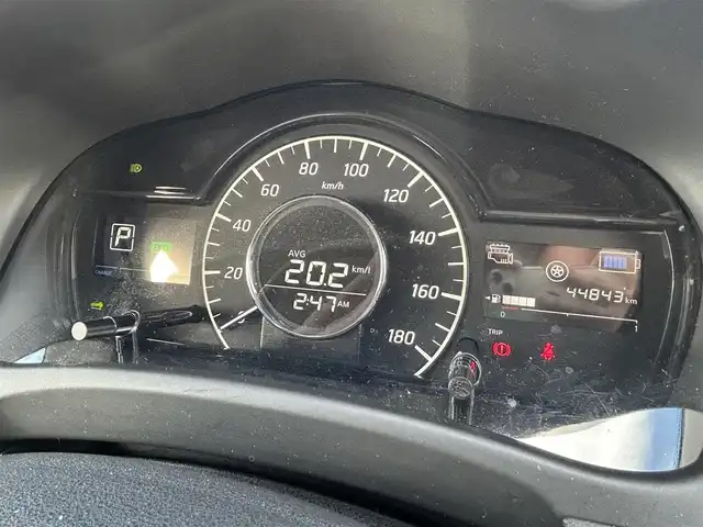 日産 ノート e－パワー メダリスト 奈良県 2020(令2)年 4.5万km ブリリアントホワイトパール 社外ナビ（MDV-S707W）/BT/CD/USB/SD/TV//ハーフレザーシート/デジタルインナーミラー/衝突軽減システム/レーンキープアシスト/コーナーセンサー/追従式レーダークルコン/横滑り防止装置/バックカメラ/社外ドラレコ/社外ETC/純正フロアマット/プッシュスタート/オートLEDライト/保証書・取説付