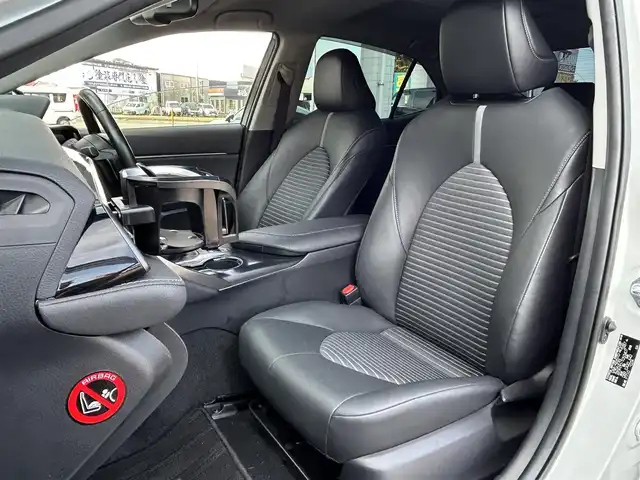 トヨタ カムリ WS 福岡県 2019(令1)年 4.7万km プラチナホワイトパールマイカ 純正7インチメモリナビ/　（AM/FM/CD/DVD/Bluetooth/フルセグTV）/バックカメラ/トヨタセーフティセンス/・プリクラッシュセーフティシステム/・レーンディバーチャーアラート/・オートマチックハイビーム/・レーダークルーズコントロール/オートライト/横滑り防止装置/クリアランスソナー/コーナーセンサー/純正17インチAW/黒色ハーフレザーシート/パワーシート（D席）/パドルシフト/ビルトインETC/前方ドライブレコーダー/電格ウインカーミラー/純正フロアマット/ドアバイザー/プッシュスタート/ステアリングスイッチ/ISOFIX/電源ソケット×1/保証書/取扱説明書