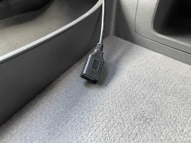 トヨタ プリウス S 島根県 2009(平21)年 17.5万km スーパーホワイトⅡ 社外メモリナビ　/ワンセグ/ＤＶＤ再生　/バックカメラ　/ＥＣＴ　/クルーズコントロール　/スマートキー　/プッシュスタート　/オートライト　/横滑り防止装置　/純正１５ＡＷ　/スペアキー１本