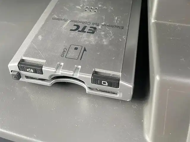 トヨタ プリウス S 島根県 2009(平21)年 17.5万km スーパーホワイトⅡ 社外メモリナビ　/ワンセグ/ＤＶＤ再生　/バックカメラ　/ＥＣＴ　/クルーズコントロール　/スマートキー　/プッシュスタート　/オートライト　/横滑り防止装置　/純正１５ＡＷ　/スペアキー１本