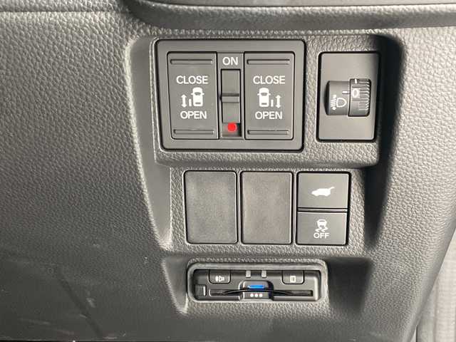 ホンダ ステップワゴン スパーダ eHEV 沖縄県 2024(令6)年 3.5万km トワイライトミストブラックパール 社外ディスプレイオーディオ（Bluetooth）/バックカメラ/ETC/レーダークルーズコントロール/ダウンヒルアシストコントロール/パドルシフト/ステアリングスイッチ/シートヒーター/ハーフレザーシート/両側パワースライドドア/電動リアゲート/プッシュスタート/スマートキー/スペアキー/LEDヘッドライト/オートライト/サンシェード/クリアランスソナー/保証書/取扱説明書