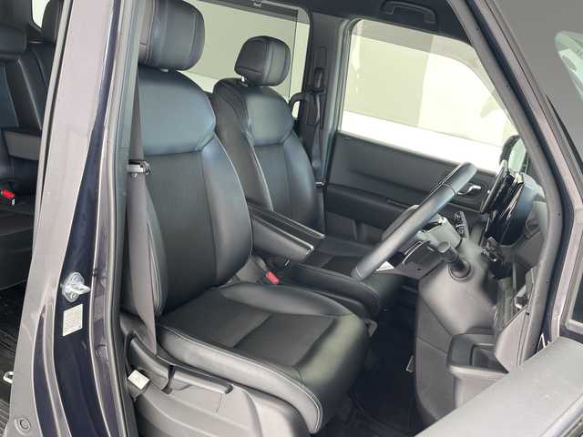 ホンダ ステップワゴン スパーダ eHEV 沖縄県 2024(令6)年 3.5万km トワイライトミストブラックパール 社外ディスプレイオーディオ（Bluetooth）/バックカメラ/ETC/レーダークルーズコントロール/ダウンヒルアシストコントロール/パドルシフト/ステアリングスイッチ/シートヒーター/ハーフレザーシート/両側パワースライドドア/電動リアゲート/プッシュスタート/スマートキー/スペアキー/LEDヘッドライト/オートライト/サンシェード/クリアランスソナー/保証書/取扱説明書