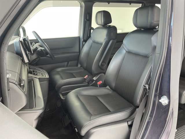 ホンダ ステップワゴン スパーダ eHEV 沖縄県 2024(令6)年 3.5万km トワイライトミストブラックパール 社外ディスプレイオーディオ（Bluetooth）/バックカメラ/ETC/レーダークルーズコントロール/ダウンヒルアシストコントロール/パドルシフト/ステアリングスイッチ/シートヒーター/ハーフレザーシート/両側パワースライドドア/電動リアゲート/プッシュスタート/スマートキー/スペアキー/LEDヘッドライト/オートライト/サンシェード/クリアランスソナー/保証書/取扱説明書