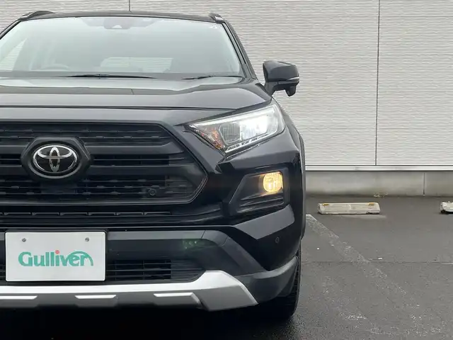 トヨタ ＲＡＶ４ アドベンチャー 秋田県 2019(令1)年 3.6万km アティチュードブラックマイカ 純正ナビ/衝突軽減システム/４WD/LEDヘッドライト/フルセグ/バックカメラ/スマートキー/前席シートヒーター/エアシート/D席パワーシート/純正アルミ/コーナーセンサー/アイドリングストップ/クルーズコントロール/プッシュスタート/MTモード付AT/パーキングアシスト/オートマチックハイビーム/ダウンヒルアシストコントロール/ステアリングスイッチ/ステアリングヒーター/ルーフレール/純正フロアマット/ETC/オートライト/オートエアコン/パワーステアリング/パワーウィンドウ/横滑り防止/盗難防止装置/電動格納ウィンカーミラー