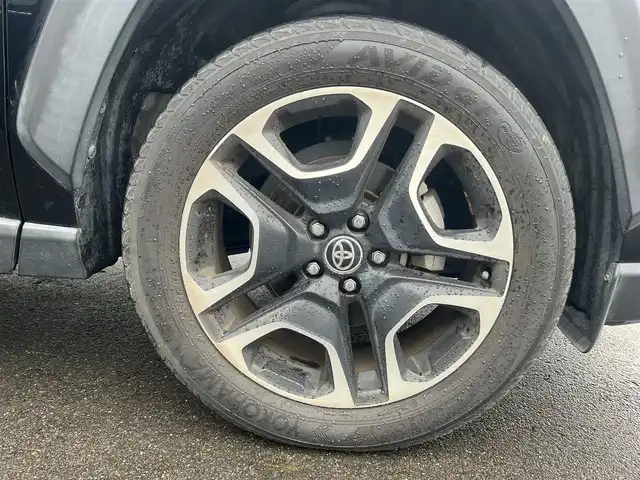 トヨタ ＲＡＶ４ アドベンチャー 秋田県 2019(令1)年 3.6万km アティチュードブラックマイカ 純正ナビ/衝突軽減システム/４WD/LEDヘッドライト/フルセグ/バックカメラ/スマートキー/前席シートヒーター/エアシート/D席パワーシート/純正アルミ/コーナーセンサー/アイドリングストップ/クルーズコントロール/プッシュスタート/MTモード付AT/パーキングアシスト/オートマチックハイビーム/ダウンヒルアシストコントロール/ステアリングスイッチ/ステアリングヒーター/ルーフレール/純正フロアマット/ETC/オートライト/オートエアコン/パワーステアリング/パワーウィンドウ/横滑り防止/盗難防止装置/電動格納ウィンカーミラー