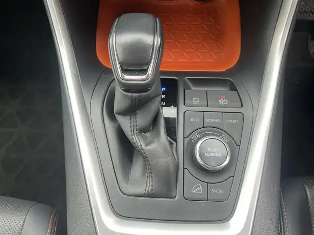 トヨタ ＲＡＶ４ アドベンチャー 秋田県 2019(令1)年 3.6万km アティチュードブラックマイカ 純正ナビ/衝突軽減システム/４WD/LEDヘッドライト/フルセグ/バックカメラ/スマートキー/前席シートヒーター/エアシート/D席パワーシート/純正アルミ/コーナーセンサー/アイドリングストップ/クルーズコントロール/プッシュスタート/MTモード付AT/パーキングアシスト/オートマチックハイビーム/ダウンヒルアシストコントロール/ステアリングスイッチ/ステアリングヒーター/ルーフレール/純正フロアマット/ETC/オートライト/オートエアコン/パワーステアリング/パワーウィンドウ/横滑り防止/盗難防止装置/電動格納ウィンカーミラー