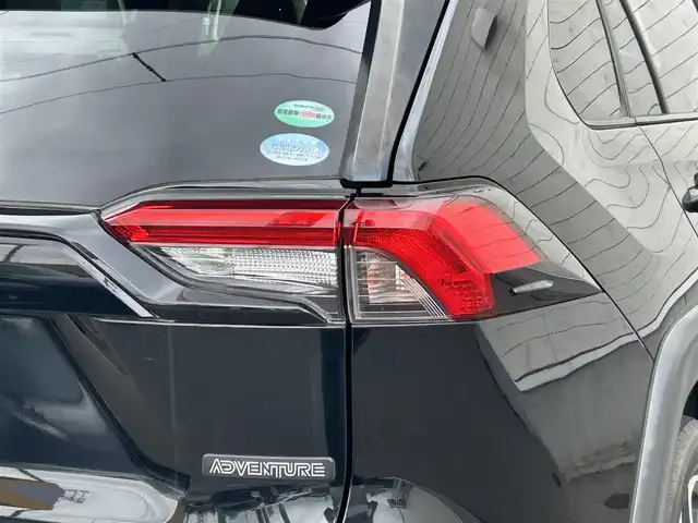 トヨタ ＲＡＶ４ アドベンチャー 山形県 2019(令1)年 3.6万km アティチュードブラックマイカ 純正9インチナビ/トヨタセーフティセンス/4WD/LEDヘッドライト/フルセグTV/バックカメラ/スマートキー/前席シートヒーター/エアシート/D席パワーシート/純正アルミ/コーナーセンサー/クルーズコントロール/パーキングアシスト/オートマチックハイビーム/ダウンヒルアシストコントロール/ステアリングスイッチ/ステアリングヒーター/ルーフレール/純正フロアマット/ETC