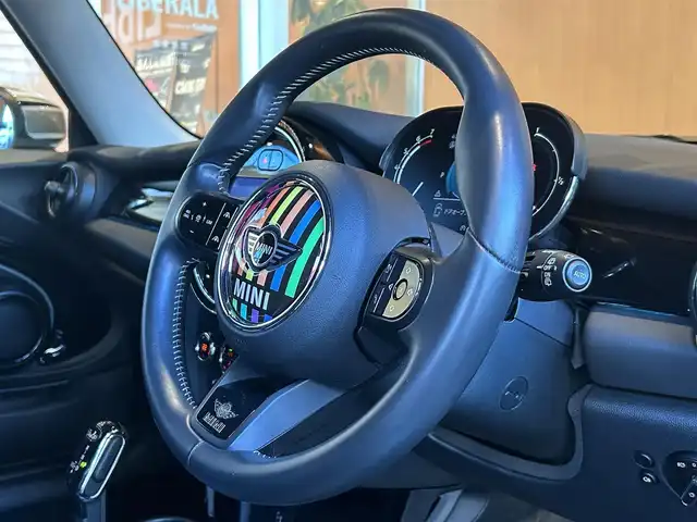 ＭＩＮＩ ＢＭＷ ミニ クーパー S クラシックトリム 宮城県 2021(令3)年 3.8万km ベージュ アクティブクルーズコントロール/ドライビングアシストパッケージ/純正ナビゲーションシステム/バックカメラ/パーキングアシスト/LEDヘッドライト/オートライト /ユニオンジャックテールランプ/コンフォートアクセス/17インチAW/ブラックハーフレザーシート/シートヒーター /ピアノブラックエクステリア/ユニオンジャックドアミラーカバー/ボンネットストライプ/ドライブレコーダー/保証書・取説書・スペアキー