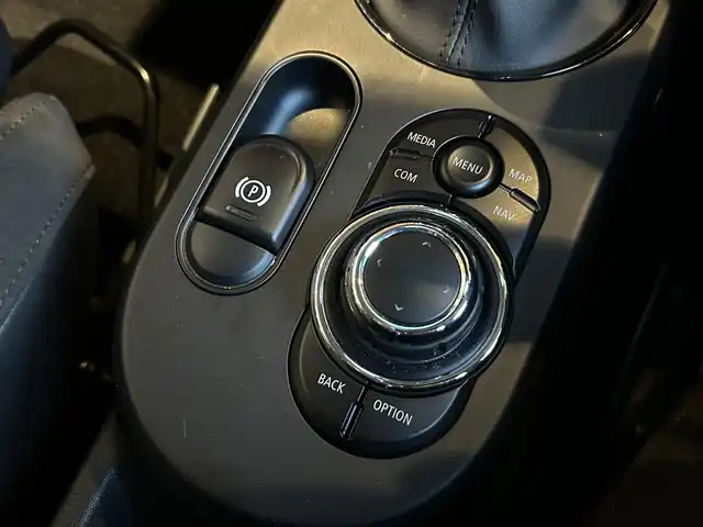 ＭＩＮＩ ＢＭＷ ミニ クーパー S クラシックトリム 宮城県 2021(令3)年 3.8万km ベージュ アクティブクルーズコントロール/ドライビングアシストパッケージ/純正ナビゲーションシステム/バックカメラ/パーキングアシスト/LEDヘッドライト/オートライト /ユニオンジャックテールランプ/コンフォートアクセス/17インチAW/ブラックハーフレザーシート/シートヒーター /ピアノブラックエクステリア/ユニオンジャックドアミラーカバー/ボンネットストライプ/ドライブレコーダー/保証書・取説書・スペアキー