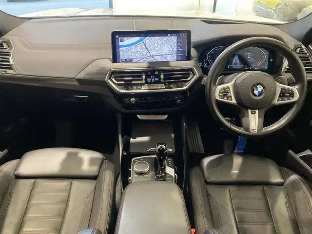 ＢＭＷ Ｘ４ xDrive 20d Mスポーツ 熊本県 2022(令4)年 3.9万km アルピンホワイトⅢ ・スマートキー/・プッシュスタート/・サンルーフ/・インテリジェントセーフティ/・注意喚起アシスト/・レーンチェンジアシスト/・ステアリングアシスト/・PDC自動起動/・アクティブPDC緊急ブレーキ/・パーキングアシスト/・クルーズコントロール(追従式)/・オートハイビーム/・黒革シート/・前席パワーシート/・全席シートヒーター /・純正メモリナビ/　【Bluetooth・USB・AppleCarPlay】/・フルセグTV/・全方位カメラ/・ETC/・パワーバックドア/・LEDヘッドランプ/・純正マット/・保証書/取説