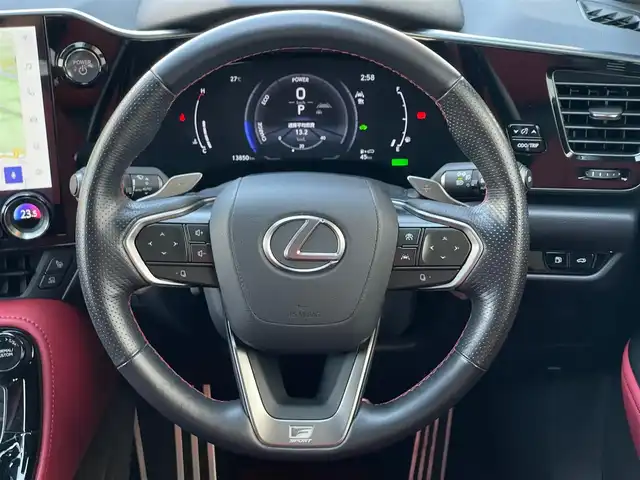 レクサス ＮＸ 350h Fスポーツ 山梨県 2023(令5)年 1.4万km ホワイトノーヴァガラスフレーク MarkLevinson/パノラマサンルーフ/三眼LEDヘッドライト/赤革/置き型充電/純正14インチメモリナビ/フルセグTV/全周囲カメラ/インテリアイルミネーション(カラー変更有)/デジタルインナーミラー/ETC2.0/前席シートヒーター/前席ベンチレーション/ステアリングヒーター/ヘッドアップディスプレイ/純正20インチブラックアルミホイール/オプションオレンジキャリパー