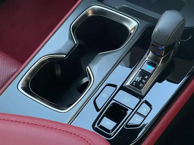 レクサス ＮＸ 350h Fスポーツ 山梨県 2023(令5)年 1.4万km ホワイトノーヴァガラスフレーク MarkLevinson/パノラマサンルーフ/三眼LEDヘッドライト/赤革/置き型充電/純正14インチメモリナビ/フルセグTV/全周囲カメラ/インテリアイルミネーション(カラー変更有)/デジタルインナーミラー/ETC2.0/前席シートヒーター/前席ベンチレーション/ステアリングヒーター/ヘッドアップディスプレイ/純正20インチブラックアルミホイール/オプションオレンジキャリパー