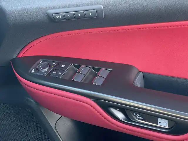 レクサス ＮＸ 350h Fスポーツ 山梨県 2023(令5)年 1.4万km ホワイトノーヴァガラスフレーク MarkLevinson/パノラマサンルーフ/三眼LEDヘッドライト/赤革/置き型充電/純正14インチメモリナビ/フルセグTV/全周囲カメラ/インテリアイルミネーション(カラー変更有)/デジタルインナーミラー/ETC2.0/前席シートヒーター/前席ベンチレーション/ステアリングヒーター/ヘッドアップディスプレイ/純正20インチブラックアルミホイール/オプションオレンジキャリパー
