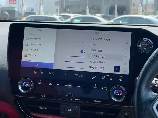 レクサス ＮＸ 350h Fスポーツ 山梨県 2023(令5)年 1.4万km ホワイトノーヴァガラスフレーク MarkLevinson/パノラマサンルーフ/三眼LEDヘッドライト/赤革/置き型充電/純正14インチメモリナビ/フルセグTV/全周囲カメラ/インテリアイルミネーション(カラー変更有)/デジタルインナーミラー/ETC2.0/前席シートヒーター/前席ベンチレーション/ステアリングヒーター/ヘッドアップディスプレイ/純正20インチブラックアルミホイール/オプションオレンジキャリパー