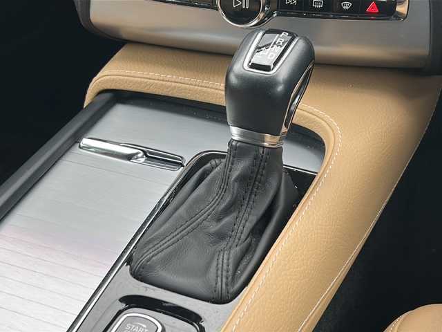 ボルボ ＸＣ９０ T5 AWD モーメンタム 愛知県 2018(平30)年 3.9万km オニキスブラックP /正規ディーラー車/ベージュ革シート//純正ナビ/フルセグ/BT/CD/USB//全方位カメラ/前後ドラレコ/ETC//純正19インチアルミホイール//純正ドアバイザー//純正フロアマット//メモリ付きパワーシート/前席・2列目シートヒーター//革巻きステア/ステアスイッチ/ステアヒーター//パワーバックドア//純正LEDオートライト/オートハイビーム//アクティブベンディングライト//衝突軽減ブレーキ/衝突回避アシスト/BSM//RSA/ACC/レーンキープアシスト//クロストラフィックアラート//パーキングアシスト/自動駐車//ルーフレール//電子パーキング//新車時保証書//取扱説明書//スペアスマートキー有