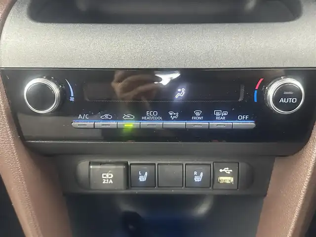 トヨタ ヤリスクロス ハイブリッド Z 愛知県 2021(令3)年 5.3万km ホワイトパールクリスタルシャイン 8インチディスプレイオーディオ　/（Bluetooth）/レーダークルーズコントロール　/パノラミックビューモニター　/ブラインドスポットモニター　/コーナーセンサー　/衝突軽減システム　/レーンキープアシスト　/ハーフレザーシート　/前席シートヒーター　/運転席パワーシート　/ヘッドアップディスプレイ　/ETC2.0/純正AW/スペアキー