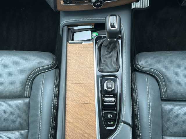 ボルボ ＸＣ９０ D5 AWD インスクリプション 福島県 2020(令2)年 4.6万km グレー /正規ディーラー車//harman/kardon //メーカーナビ//フルセグ/BT/AppleCarPlay/AndroidAUTO //全方位カメラ//ETC//ドラレコ　//黒革シート　//パワーシート//シートヒーター/ベンチレーション//パワーバックドア　//ルーフレール//サイドステップ　//純正20AW　//HUD//衝突回避//車間警告//レーンキーピングエイド//クロストラフィックアラート//パークアシスト//自動駐車//自動発進//BLIS//ACC//ABH//LEDオートヘッドライト//F.Rフォグ//AHB//アクティブベンディングライト //MTモード付きAT//ECO/Comfort/OffRord//革巻きステアリング//ステアリングヒーター//保証書//スペアキー