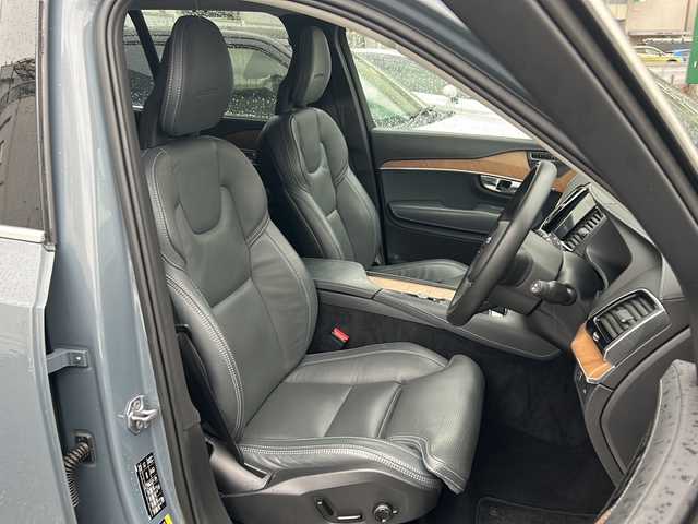 ボルボ ＸＣ９０ D5 AWD インスクリプション 福島県 2020(令2)年 4.6万km グレー /正規ディーラー車//harman/kardon //メーカーナビ//フルセグ/BT/AppleCarPlay/AndroidAUTO //全方位カメラ//ETC//ドラレコ　//黒革シート　//パワーシート//シートヒーター/ベンチレーション//パワーバックドア　//ルーフレール//サイドステップ　//純正20AW　//HUD//衝突回避//車間警告//レーンキーピングエイド//クロストラフィックアラート//パークアシスト//自動駐車//自動発進//BLIS//ACC//ABH//LEDオートヘッドライト//F.Rフォグ//AHB//アクティブベンディングライト //MTモード付きAT//ECO/Comfort/OffRord//革巻きステアリング//ステアリングヒーター//保証書//スペアキー