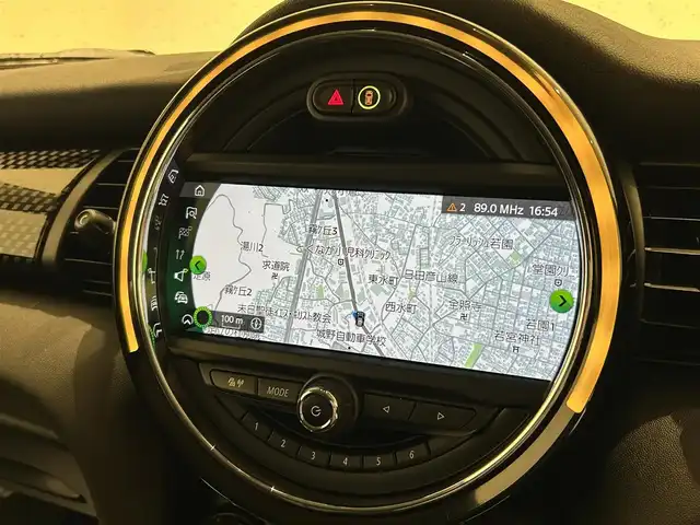 ＭＩＮＩ ミニ クーパー SD 福岡県 2020(令2)年 3.7万km ホワイト・シルバー ユニオンジャックテール　/ＡＣＣ　/衝突軽減Ｂ　/純正ナビ　/バックカメラ　/前後クリアランスソナー　/コンフォートアクセス　/ＬＥＤヘッドライト　/アンビエントライト　/ＭＩＮＩドライビングモード　/純正１７インチＡＷ