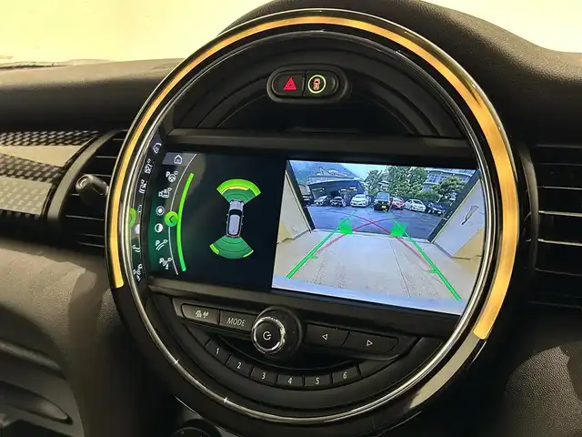 ＭＩＮＩ ミニ クーパー SD 福岡県 2020(令2)年 3.7万km ホワイト・シルバー ユニオンジャックテール　/ＡＣＣ　/衝突軽減Ｂ　/純正ナビ　/バックカメラ　/前後クリアランスソナー　/コンフォートアクセス　/ＬＥＤヘッドライト　/アンビエントライト　/ＭＩＮＩドライビングモード　/純正１７インチＡＷ