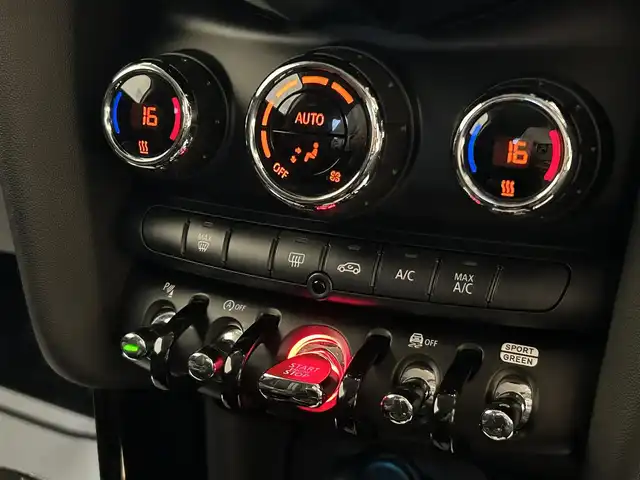 ＭＩＮＩ ミニ クーパー SD 福岡県 2020(令2)年 3.7万km ホワイト・シルバー ユニオンジャックテール　/ＡＣＣ　/衝突軽減Ｂ　/純正ナビ　/バックカメラ　/前後クリアランスソナー　/コンフォートアクセス　/ＬＥＤヘッドライト　/アンビエントライト　/ＭＩＮＩドライビングモード　/純正１７インチＡＷ