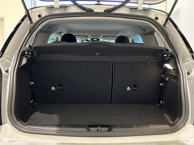 ＭＩＮＩ ミニ クーパー SD 福岡県 2020(令2)年 3.7万km ホワイト・シルバー ユニオンジャックテール　/ＡＣＣ　/衝突軽減Ｂ　/純正ナビ　/バックカメラ　/前後クリアランスソナー　/コンフォートアクセス　/ＬＥＤヘッドライト　/アンビエントライト　/ＭＩＮＩドライビングモード　/純正１７インチＡＷ
