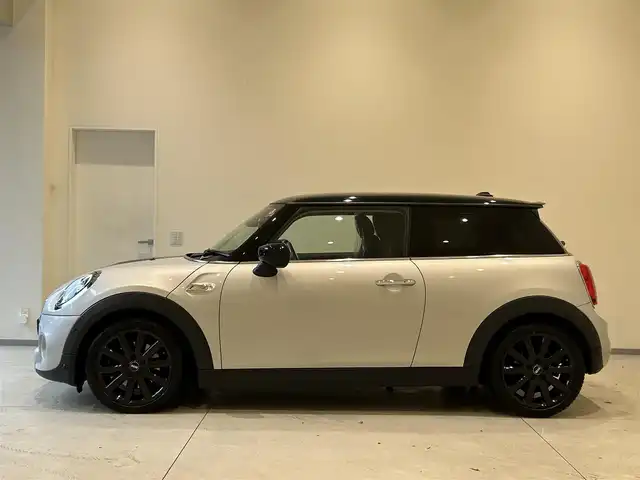 ＭＩＮＩ ミニ クーパー SD 福岡県 2020(令2)年 3.7万km ホワイト・シルバー ユニオンジャックテール　/ＡＣＣ　/衝突軽減Ｂ　/純正ナビ　/バックカメラ　/前後クリアランスソナー　/コンフォートアクセス　/ＬＥＤヘッドライト　/アンビエントライト　/ＭＩＮＩドライビングモード　/純正１７インチＡＷ