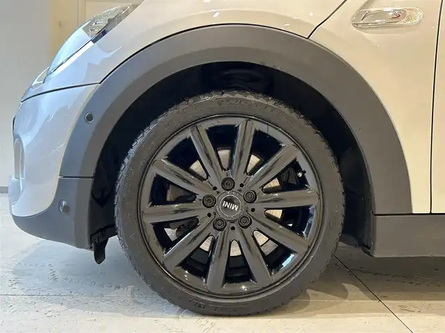 ＭＩＮＩ ミニ クーパー SD 福岡県 2020(令2)年 3.7万km ホワイト・シルバー ユニオンジャックテール　/ＡＣＣ　/衝突軽減Ｂ　/純正ナビ　/バックカメラ　/前後クリアランスソナー　/コンフォートアクセス　/ＬＥＤヘッドライト　/アンビエントライト　/ＭＩＮＩドライビングモード　/純正１７インチＡＷ