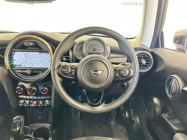 ＭＩＮＩ ミニ クーパー SD 福岡県 2020(令2)年 3.7万km ホワイト・シルバー ユニオンジャックテール　/ＡＣＣ　/衝突軽減Ｂ　/純正ナビ　/バックカメラ　/前後クリアランスソナー　/コンフォートアクセス　/ＬＥＤヘッドライト　/アンビエントライト　/ＭＩＮＩドライビングモード　/純正１７インチＡＷ