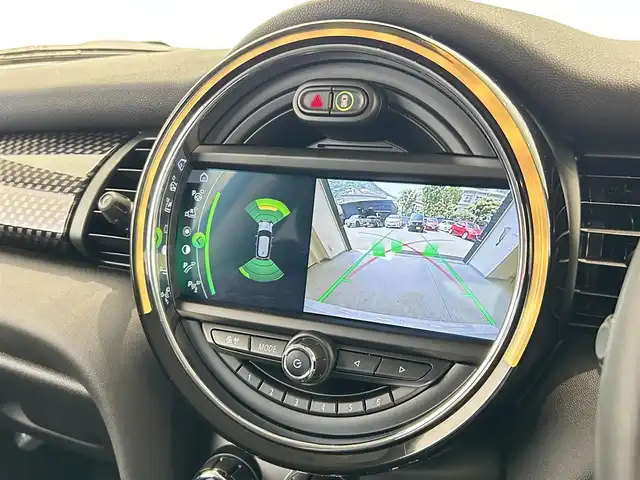 ＭＩＮＩ ミニ クーパー SD 福岡県 2020(令2)年 3.7万km ホワイト・シルバー ユニオンジャックテール　/ＡＣＣ　/衝突軽減Ｂ　/純正ナビ　/バックカメラ　/前後クリアランスソナー　/コンフォートアクセス　/ＬＥＤヘッドライト　/アンビエントライト　/ＭＩＮＩドライビングモード　/純正１７インチＡＷ