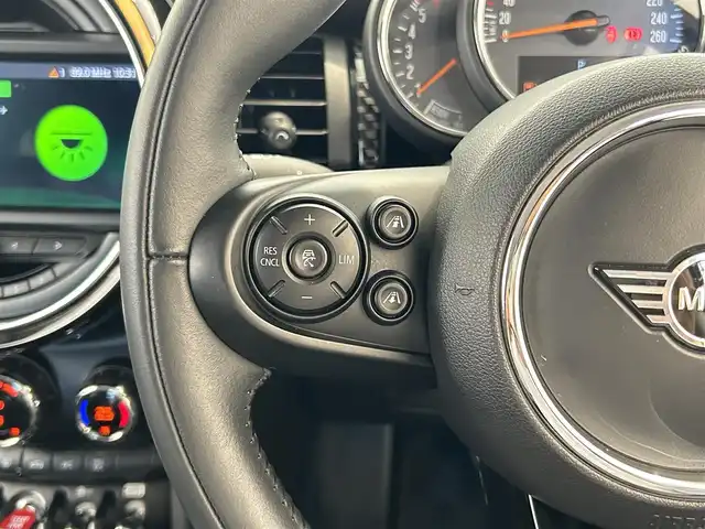 ＭＩＮＩ ミニ クーパー SD 福岡県 2020(令2)年 3.7万km ホワイト・シルバー ユニオンジャックテール　/ＡＣＣ　/衝突軽減Ｂ　/純正ナビ　/バックカメラ　/前後クリアランスソナー　/コンフォートアクセス　/ＬＥＤヘッドライト　/アンビエントライト　/ＭＩＮＩドライビングモード　/純正１７インチＡＷ