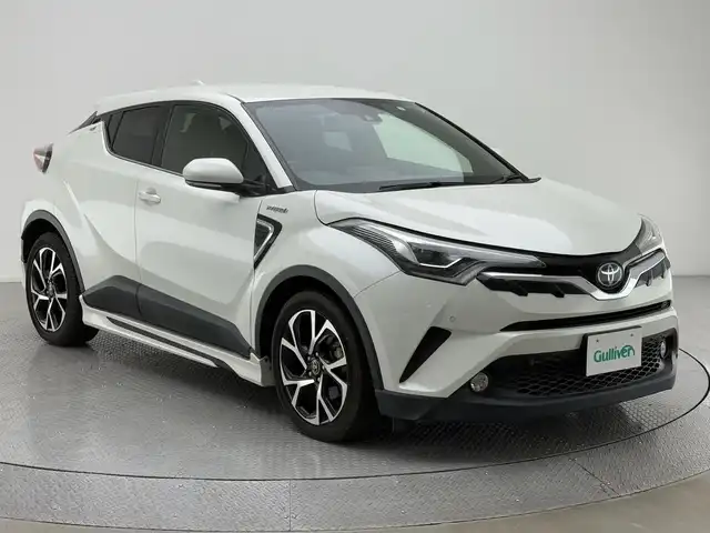 トヨタ Ｃ－ＨＲ G 兵庫県 2017(平29)年 5.3万km ホワイトパールクリスタルシャイン 衝突軽減ブレーキ/レーンキープアシスト/ハーフレザーシート/シートヒーター/社外SDナビ＆フルセグTV/（CD＆DVD＆BT＆MSV＆AUX）/レーダークルーズコントロール/オートライト/LEDライト/シーケンシャルライト/純正18inアルミホイール/フロアマット/スマートキー/プッシュスタート