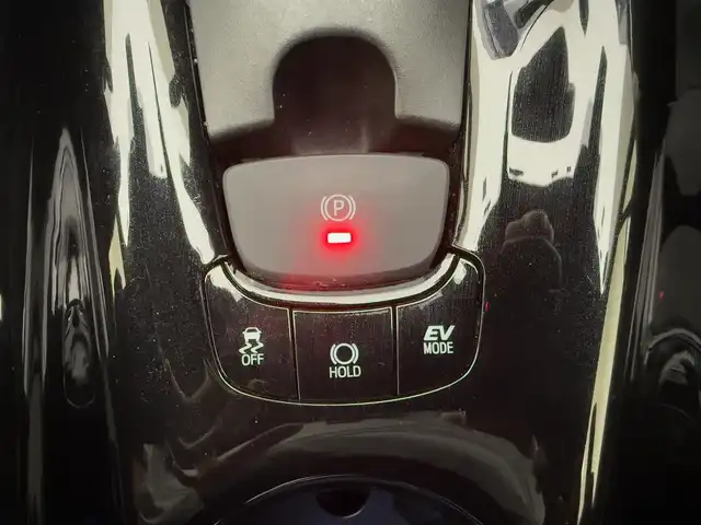 トヨタ Ｃ－ＨＲ G 兵庫県 2017(平29)年 5.3万km ホワイトパールクリスタルシャイン 衝突軽減ブレーキ/レーンキープアシスト/ハーフレザーシート/シートヒーター/社外SDナビ＆フルセグTV/（CD＆DVD＆BT＆MSV＆AUX）/レーダークルーズコントロール/オートライト/LEDライト/シーケンシャルライト/純正18inアルミホイール/フロアマット/スマートキー/プッシュスタート